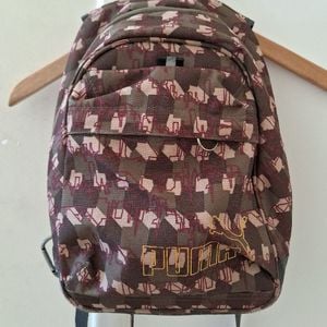 mochila puma pequena original com avarias 127613178?action_source=66794&ref=home_home&rsp=1&rspix=1