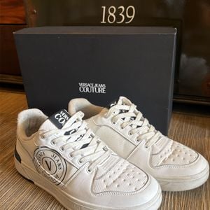tenis versace jeans couture branco 41 147993055?action_source=76398&ref=home_home&rsp=1&rspix=1