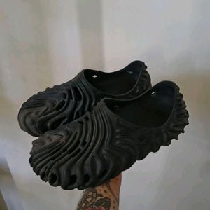 crocs salehe bembury preto 148861727?action_source=67324&ref=home_home&rsp=1&rspix=1