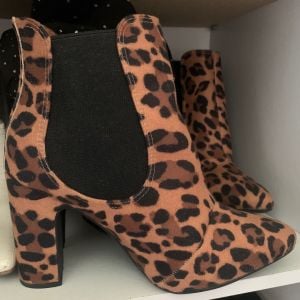 bota chelsea onca vizzano marrom 100871946?action_source=73163&ref=home_home&rsp=1&rspix=1