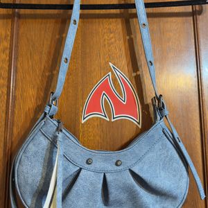 bolsa de ombro cor azul jeans da marca cotton sem detalhes pronta entrega 145720197?action_source=64648&ref=home_home&rsp=1&rspix=1