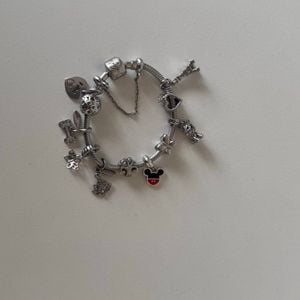 pulseira vivara infantil prata 925 com 11 berloc 125058151?action_source=67326&ref=home_home&rsp=1&rspix=1