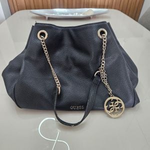 bolsa guess preta m g usada 144885733?action_source=76594&ref=home_home&rsp=1&rspix=1