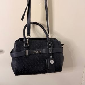 bolsa guess tote bag preta vintage 148477747?action_source=76594&ref=home_home&rsp=1&rspix=1