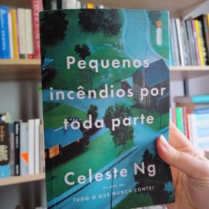 livro pequenos incendios por toda parte perfeito estado 132878215?action_source=66992&ref=home_home&rsp=1&rspix=1