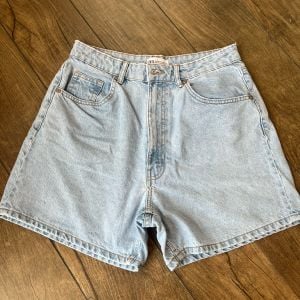 bermuda jeans zara eur 42 veste 40 150611763?action_source=67222&ref=home_home&rsp=1&rspix=1