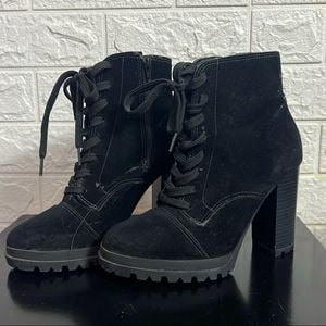 bota vizzano preta camurca cano medio cadarco ziper 34 134245350?action_source=73163&ref=home_home&rsp=1&rspix=1