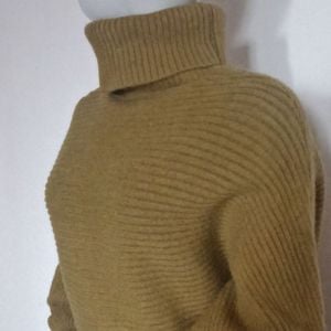 blusa de trico canelado verde musgo 141111439?action_source=75013&ref=home_home&rsp=1&rspix=1