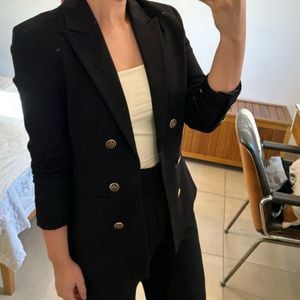 blazer acinturado ponto roma alfaiatado com botoes brasao renner zara nv schutz arezzo nv 146399842?action_source=72767&ref=home_home&rsp=1&rspix=1