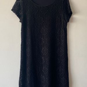 vestido le lis blanc renda preto g 148301178?action_source=74549&ref=home_home&rsp=1&rspix=1