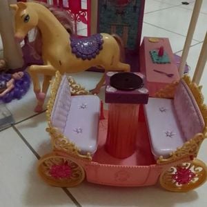 carruagem e cavalo original barbie 119581121?action_source=65407&ref=home_home&rsp=1&rspix=1