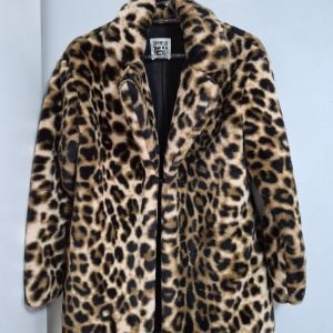 casaco de pelucia pop me animal print g 145306293?action_source=72470&ref=home_home&rsp=1&rspix=1