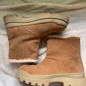 bota zara masculina camurca bege 40 144125872?action_source=73496&ref=home_home&rsp=1&rspix=1