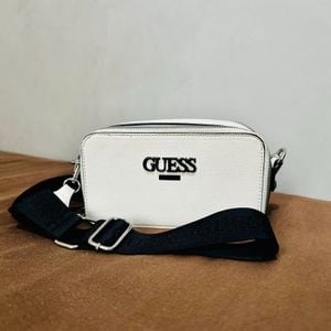 bolsa guess 115810820?action_source=70655&ref=home_home&rsp=1&rspix=1