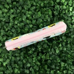 estojo escolar alice no pais das maravilhas 134742794?action_source=67388&ref=home_home&rsp=1&rspix=1