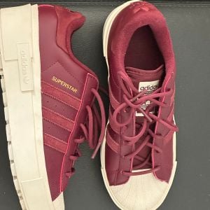 tenis adidas superstar vinho 35 144414903?action_source=31946&ref=home_home&rsp=1&rspix=1