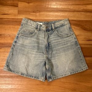 short jeans zara cintura alta azul 36 152413700?action_source=76396&ref=home_home&rsp=1&rspix=1