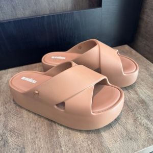 chinelo melissa free cross bege 38 152786128?action_source=76405&ref=home_home&rsp=1&rspix=1