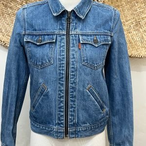 jaqueta jeans feminina levi s azul 143808341?action_source=31319&ref=home_home&rsp=1&rspix=1