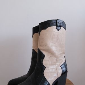 bota c amp a cowboy preta e bege 39 143264967?action_source=67222&ref=home_home&rsp=1&rspix=1