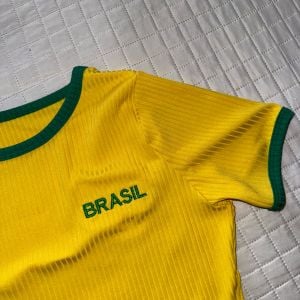 camiseta brasil amarela justinha 139228771?action_source=69665&ref=home_home&rsp=1&rspix=1