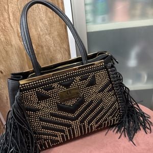 bolsa carmen steffens preta com franjas 145491572?action_source=64648&ref=home_home&rsp=1&rspix=1