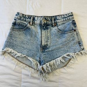 short jeans zara 92143291?action_source=66827&ref=home_home&rsp=1&rspix=1