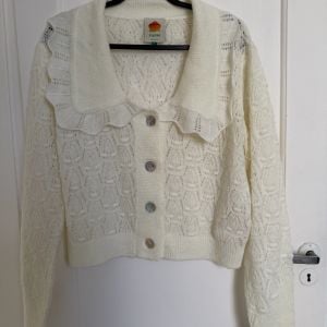 cardigan farm rio knitwear branco 142710068?action_source=71711&ref=home_home&rsp=1&rspix=1