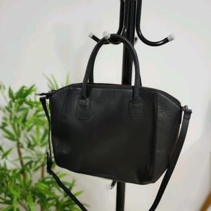 bolsa mr cat couro preta 141857705?action_source=72470&ref=home_home&rsp=1&rspix=1