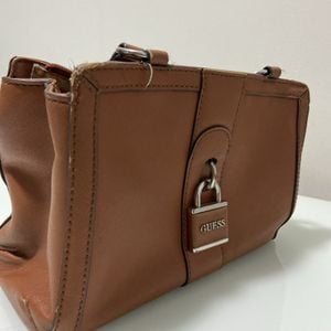bolsa guess marrom 141458660?action_source=71545&ref=home_home&rsp=1&rspix=1