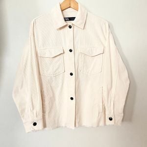 jaqueta off white zara 122334439?action_source=77124&ref=home_home&rsp=1&rspix=1
