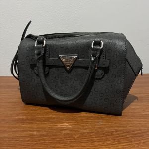 bolsa preta guess 134514366?action_source=70655&ref=home_home&rsp=1&rspix=1