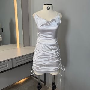 vestido cetim branco ajustavel nas laterais p 132843492?action_source=66695&ref=home_home&rsp=1&rspix=1