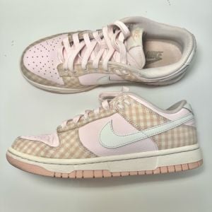 tenis nike dunk low pearl pink gingham 37 142013429?action_source=72470&ref=home_home&rsp=1&rspix=1