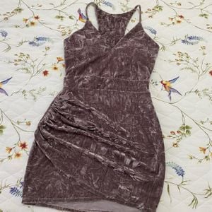 vestido m veludo lycra 96083090?action_source=32581&ref=home_home&rsp=1&rspix=1