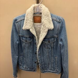 jaqueta levis trucker feminina m 145766747?action_source=72470&ref=home_home&rsp=1&rspix=1