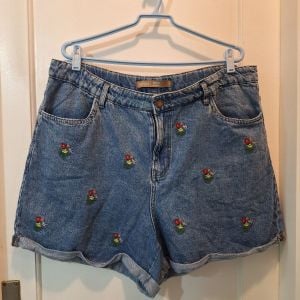 short jeans ashua plus size 48 150488191?action_source=75868&ref=home_home&rsp=1&rspix=1