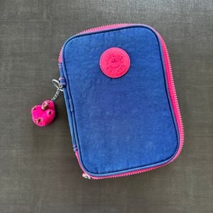estojo kipling 100 pens 134898493?action_source=67388&ref=home_home&rsp=1&rspix=1