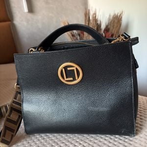 bolsa luz da lua preta em couro 147946302?action_source=72767&ref=home_home&rsp=1&rspix=1