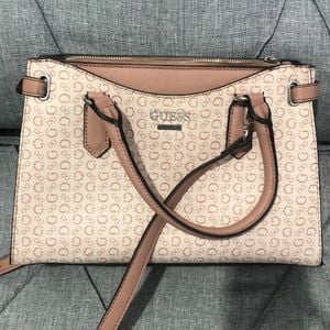 bolsa guess original usada poucas vezes 95180517?action_source=71545&ref=home_home&rsp=1&rspix=1