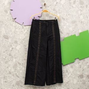 calca pantalona preta coven 134547200?action_source=67058&ref=home_home&rsp=1&rspix=1