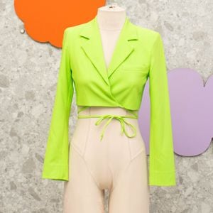 cropped blazer verde zara 135453448?action_source=67750&ref=home_home&rsp=1&rspix=1