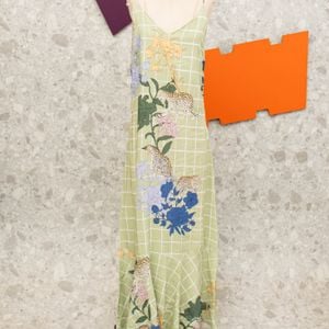 vestido longo verde claro xadrez floral emi 135242089?action_source=67552&ref=home_home&rsp=1&rspix=1