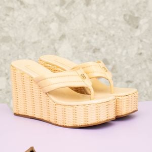 sandalia bege anabela schutz 135453463?action_source=67750&ref=home_home&rsp=1&rspix=1