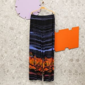 calca preta pantalona silk screen a farra 135271929?action_source=67585&ref=home_home&rsp=1&rspix=1