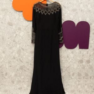 vestido preto canutilhos 109895031?action_source=70555&ref=home_home&rsp=1&rspix=1