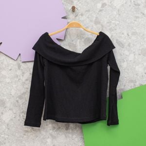blusa ombro a ombro preta mixed 129307087?action_source=68377&ref=home_home&rsp=1&rspix=1