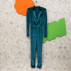 macacao azul turquesa veludo 134964297?action_source=67421&ref=home_home&rsp=1&rspix=1