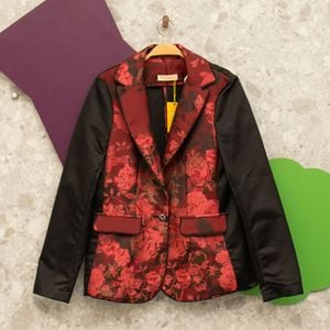 blazer japao vermelho isabella giobbi 111285077?action_source=70489&ref=home_home&rsp=1&rspix=1