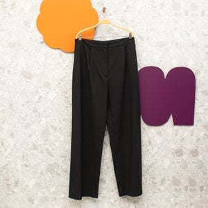 calca pantalona preta zara 142330743?action_source=71446&ref=home_home&rsp=1&rspix=1